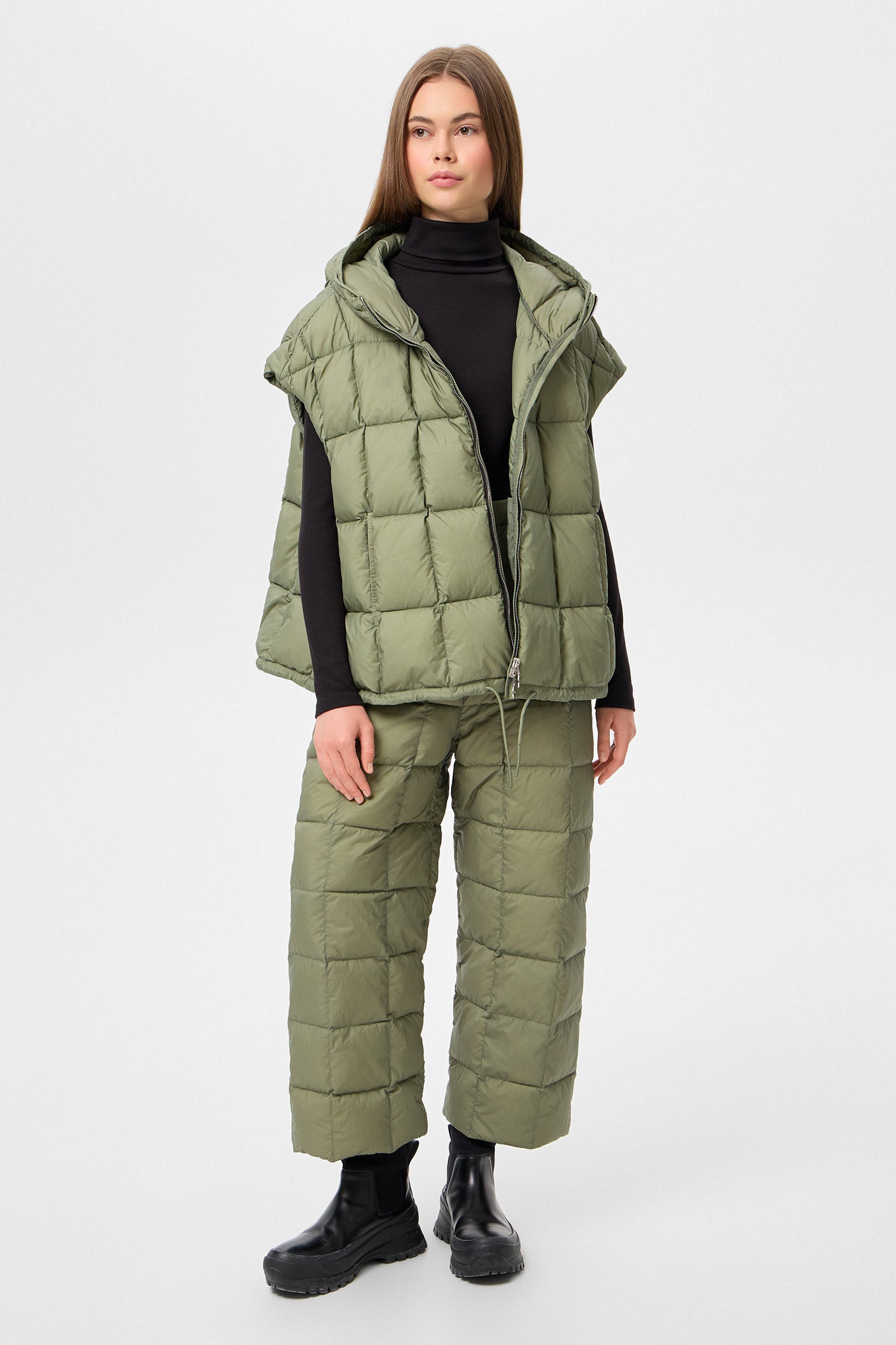 COZY ARCO VEST MICRO OLIVE GREEN