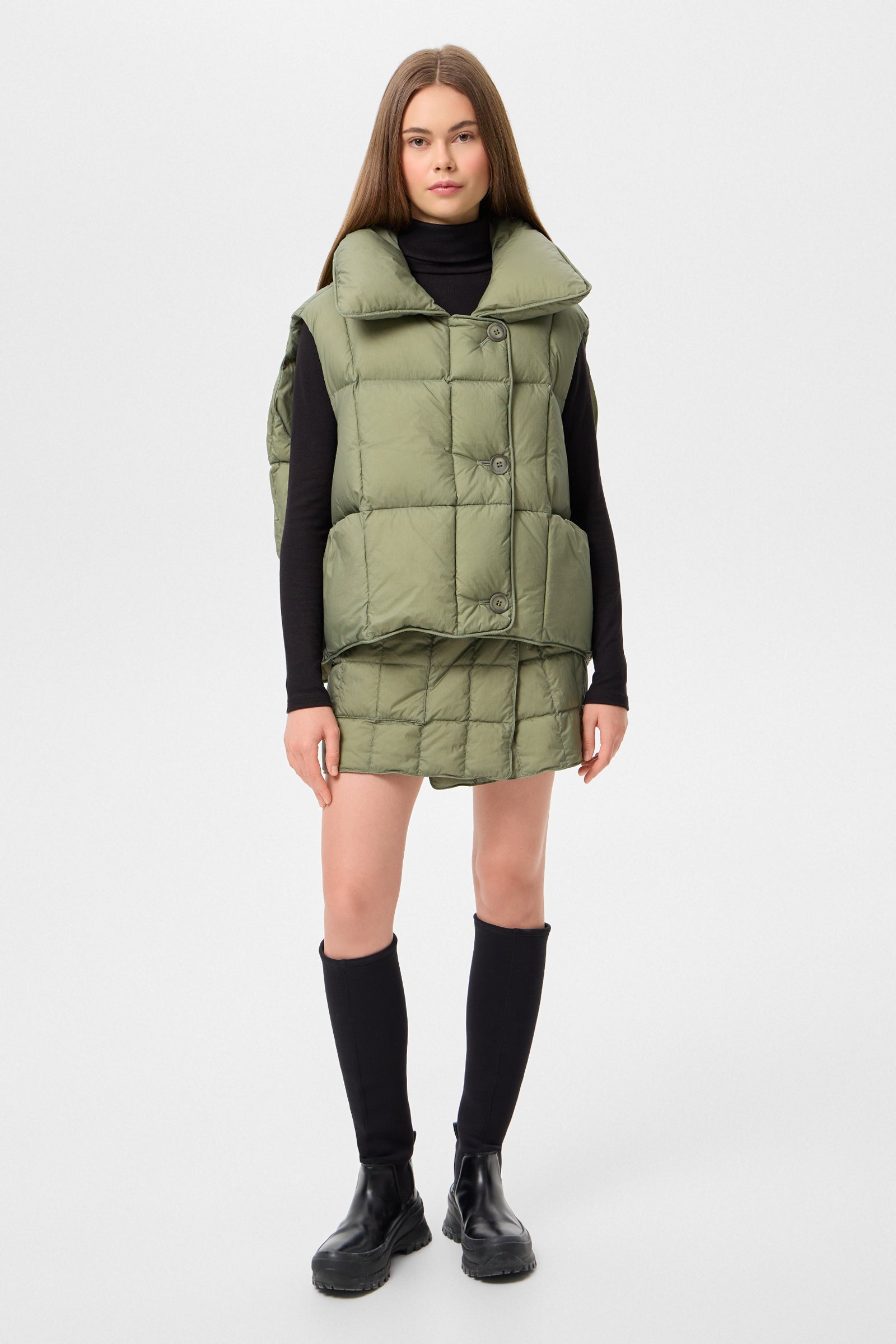 COZY CLOUD VEST MICRO OLIVE GREEN