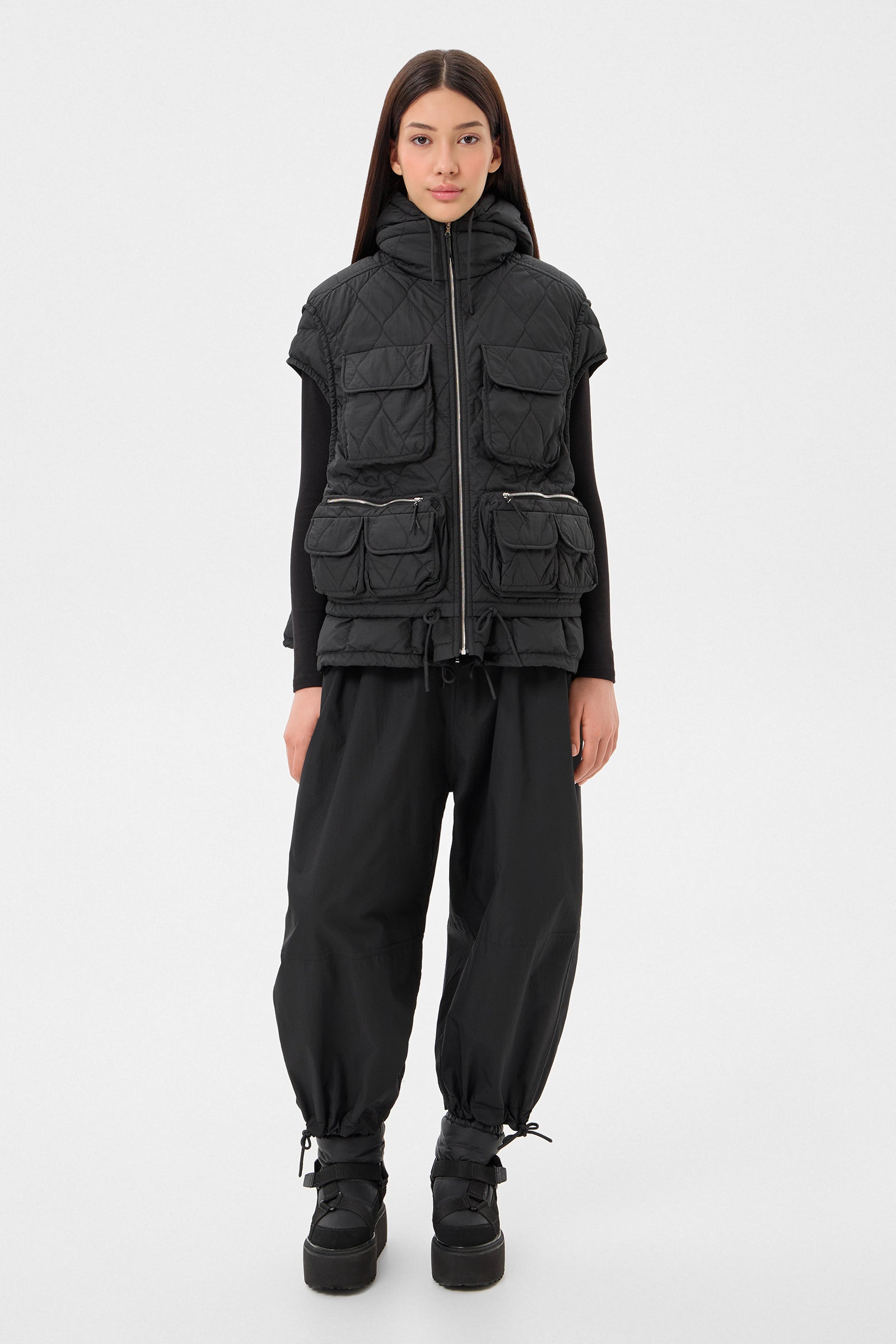 EMBER VEST KETCHUP BLACK