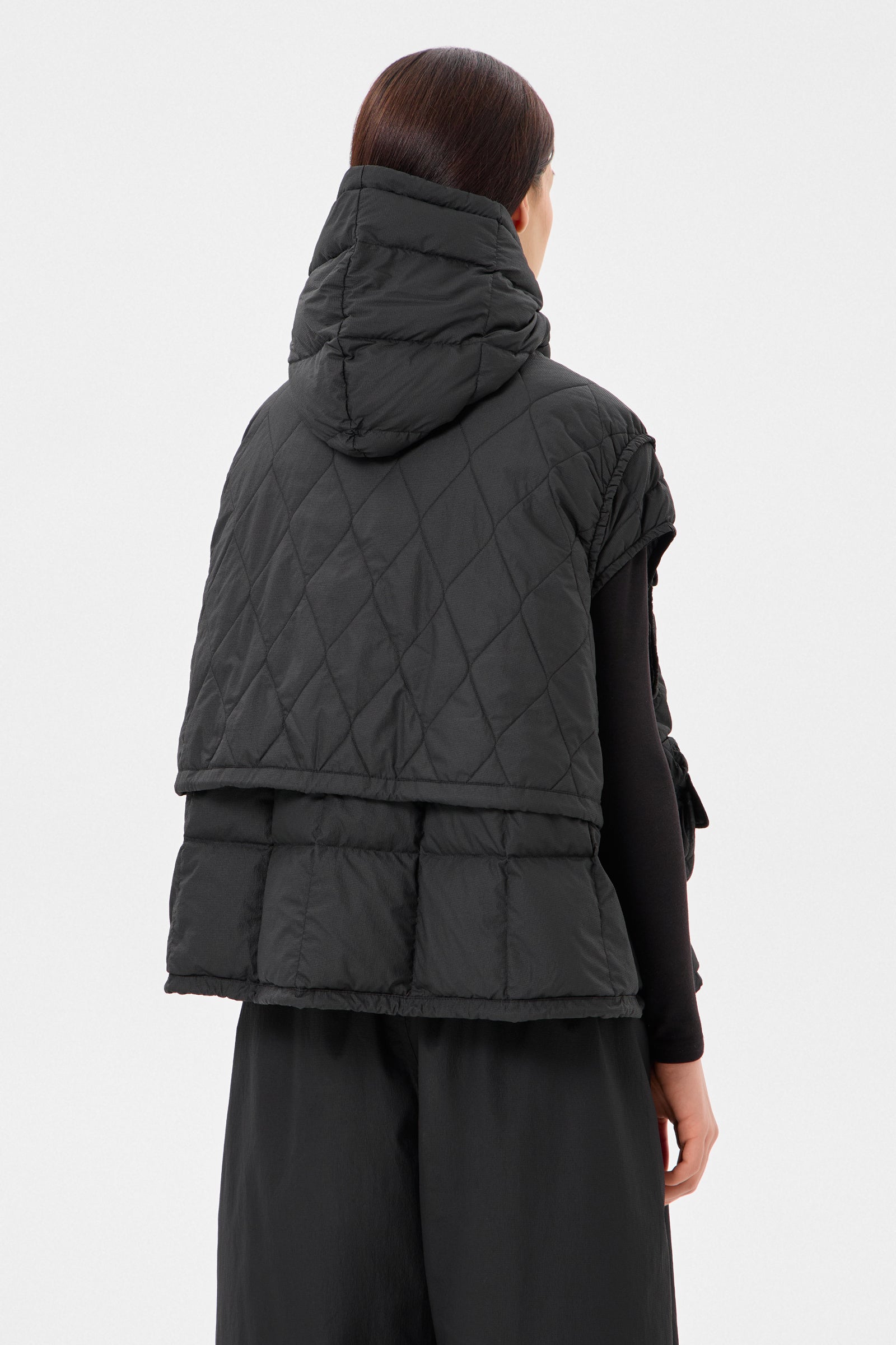 EMBER VEST KETCHUP BLACK