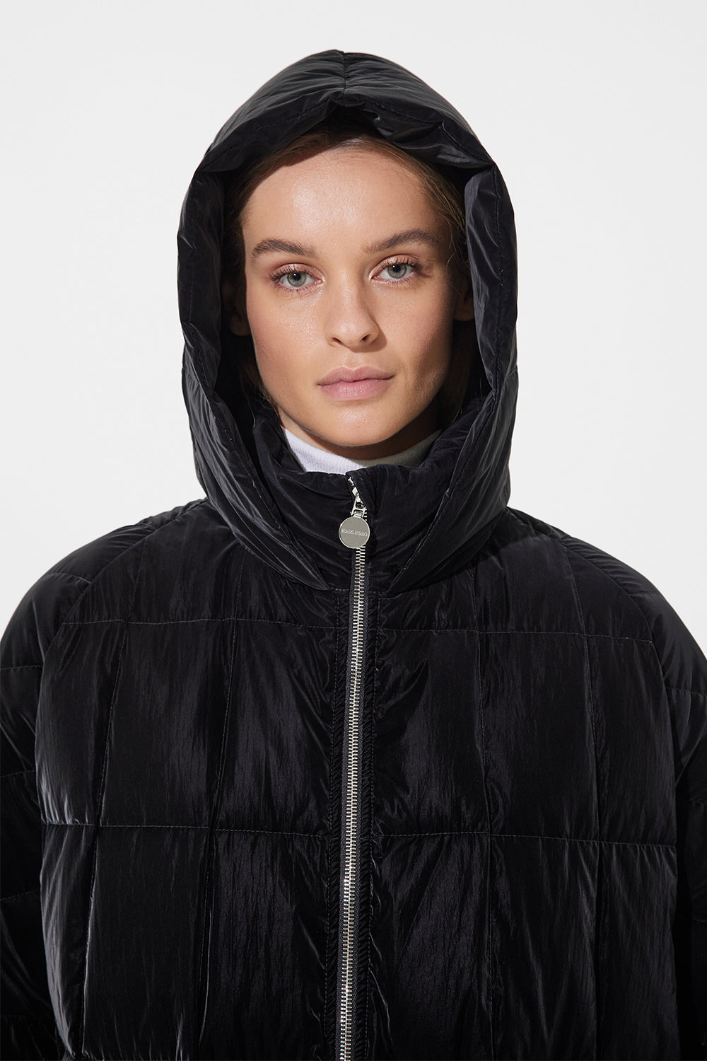 Pyramide Powder Black