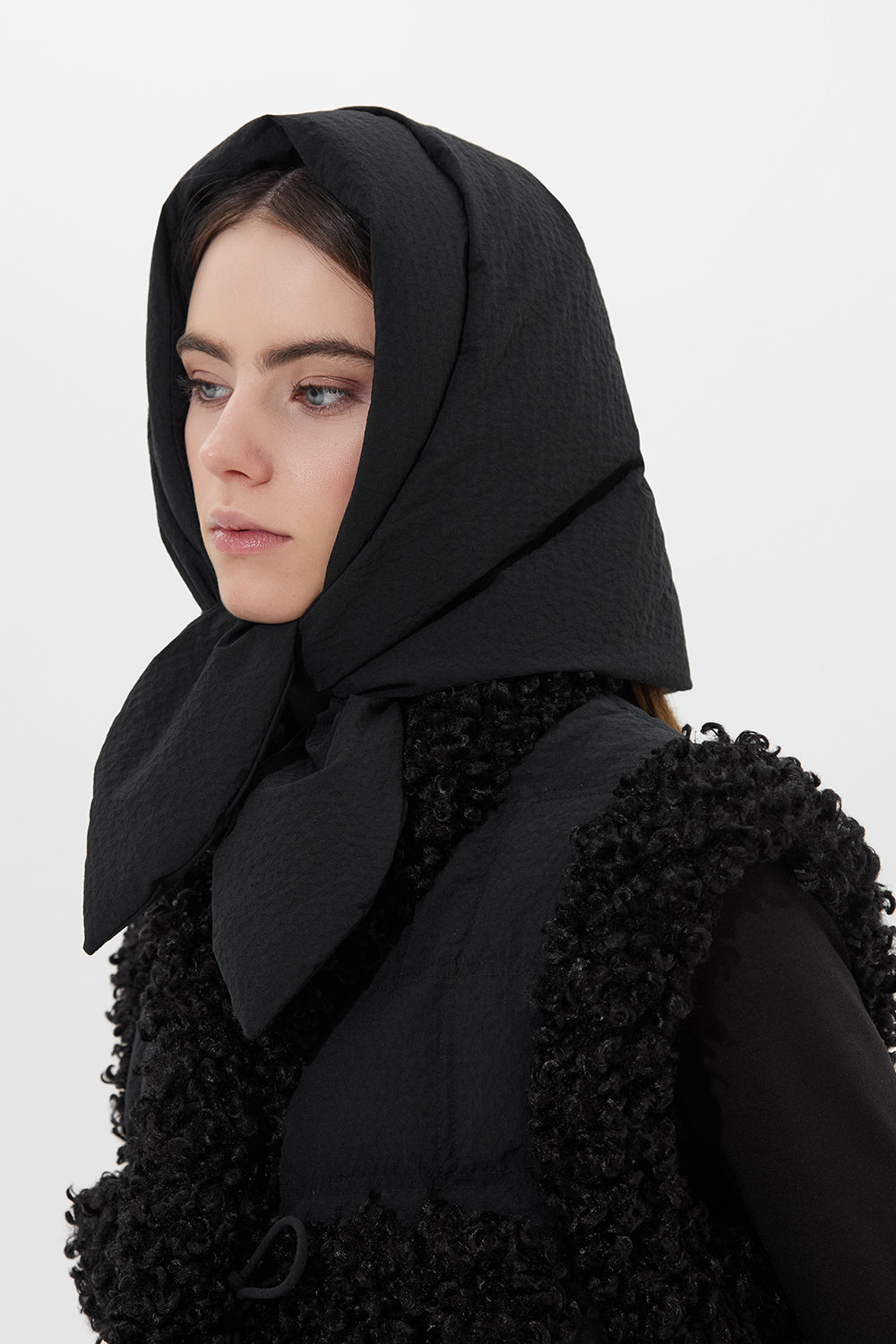 Hustka Hood Stefania Black