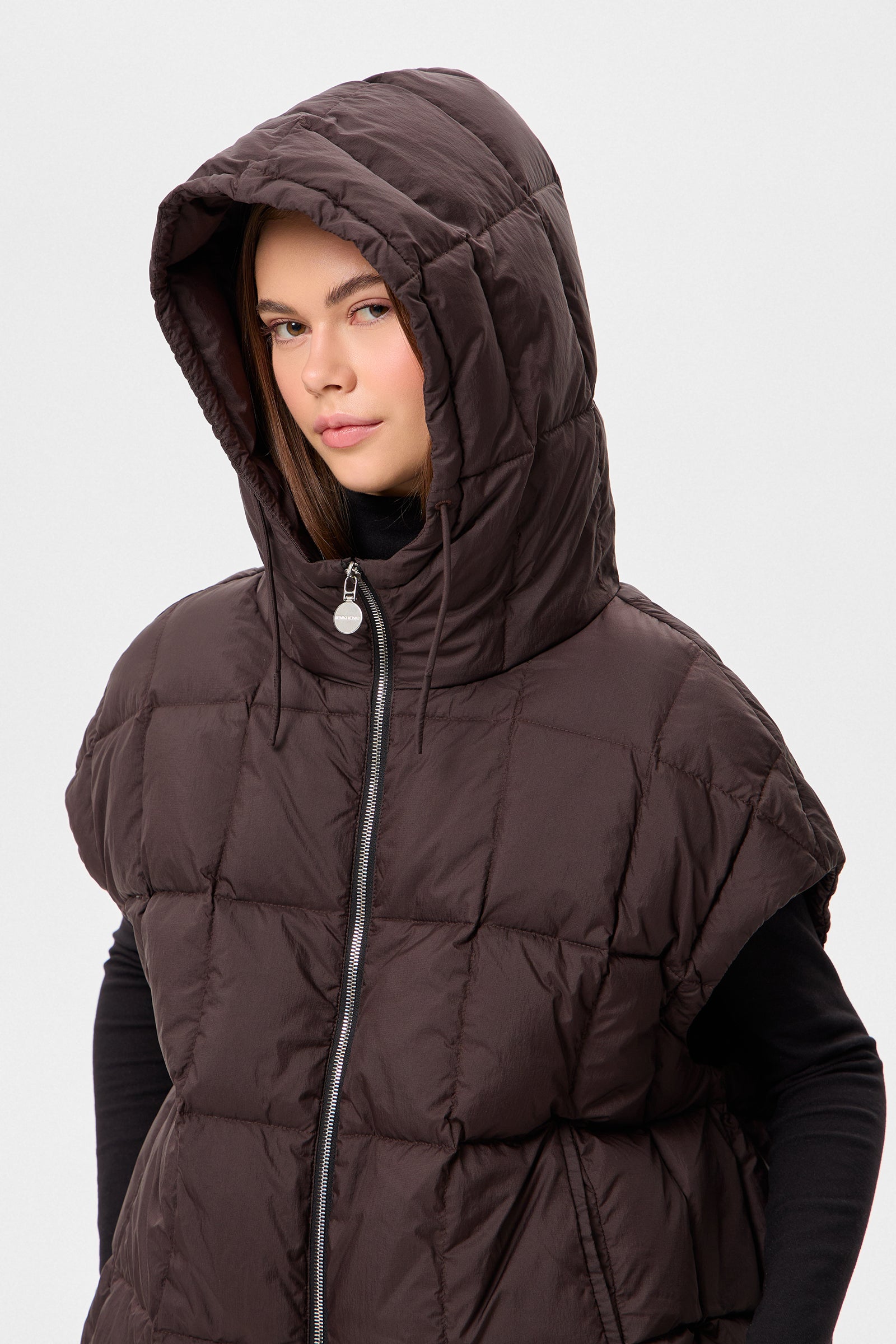 COZY ARCO VEST MICRO BROWN