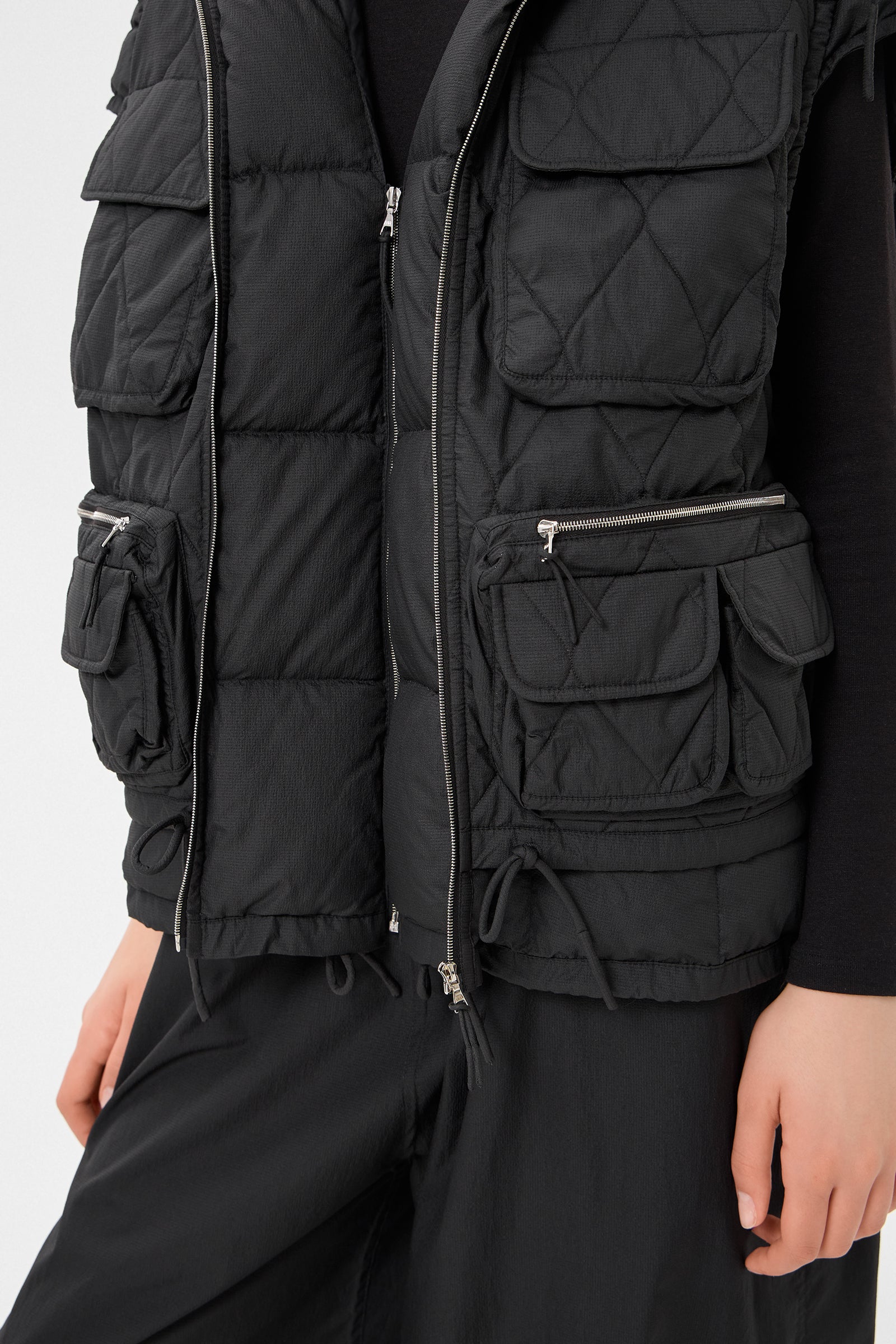 EMBER VEST KETCHUP BLACK