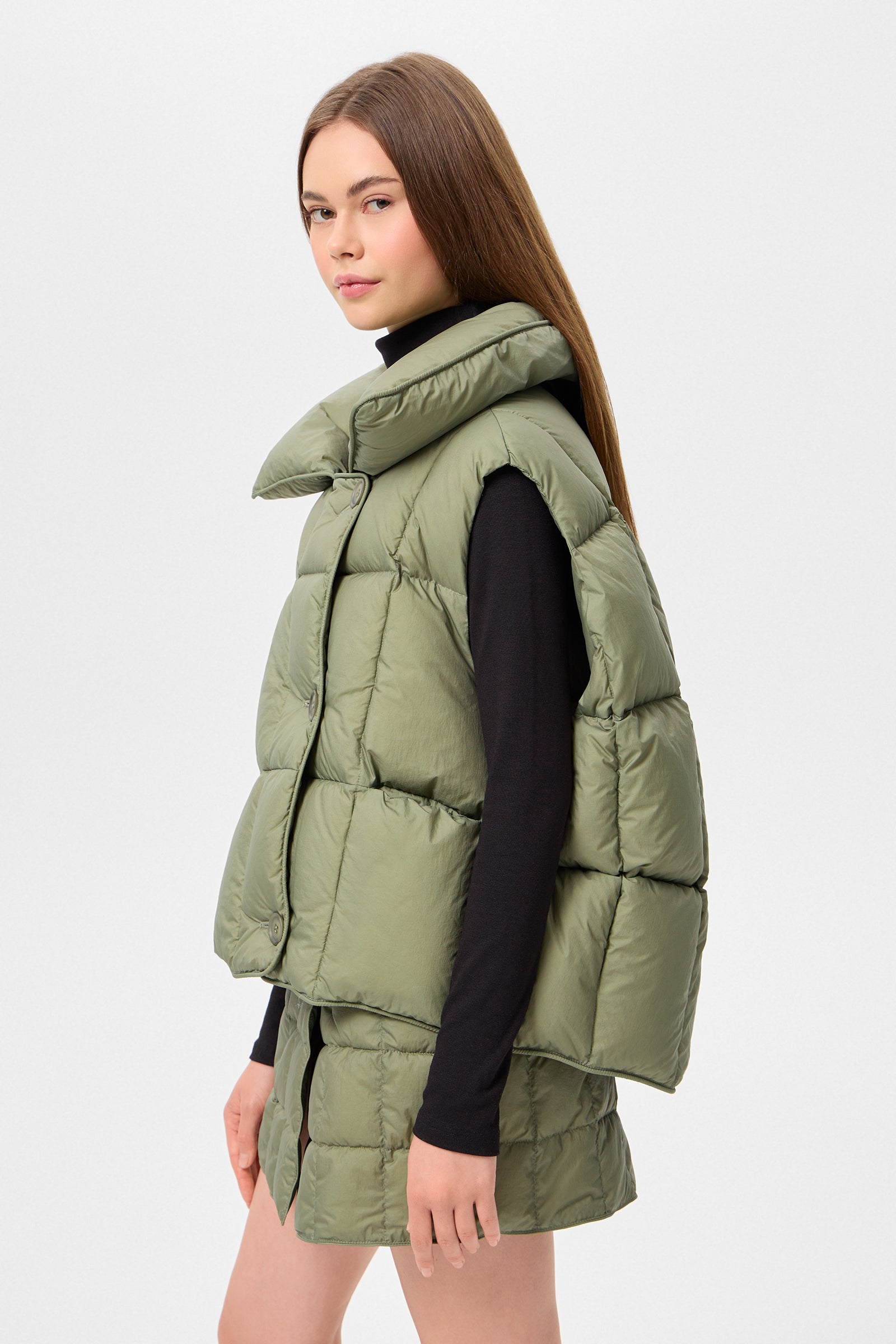 COZY CLOUD VEST MICRO OLIVE GREEN