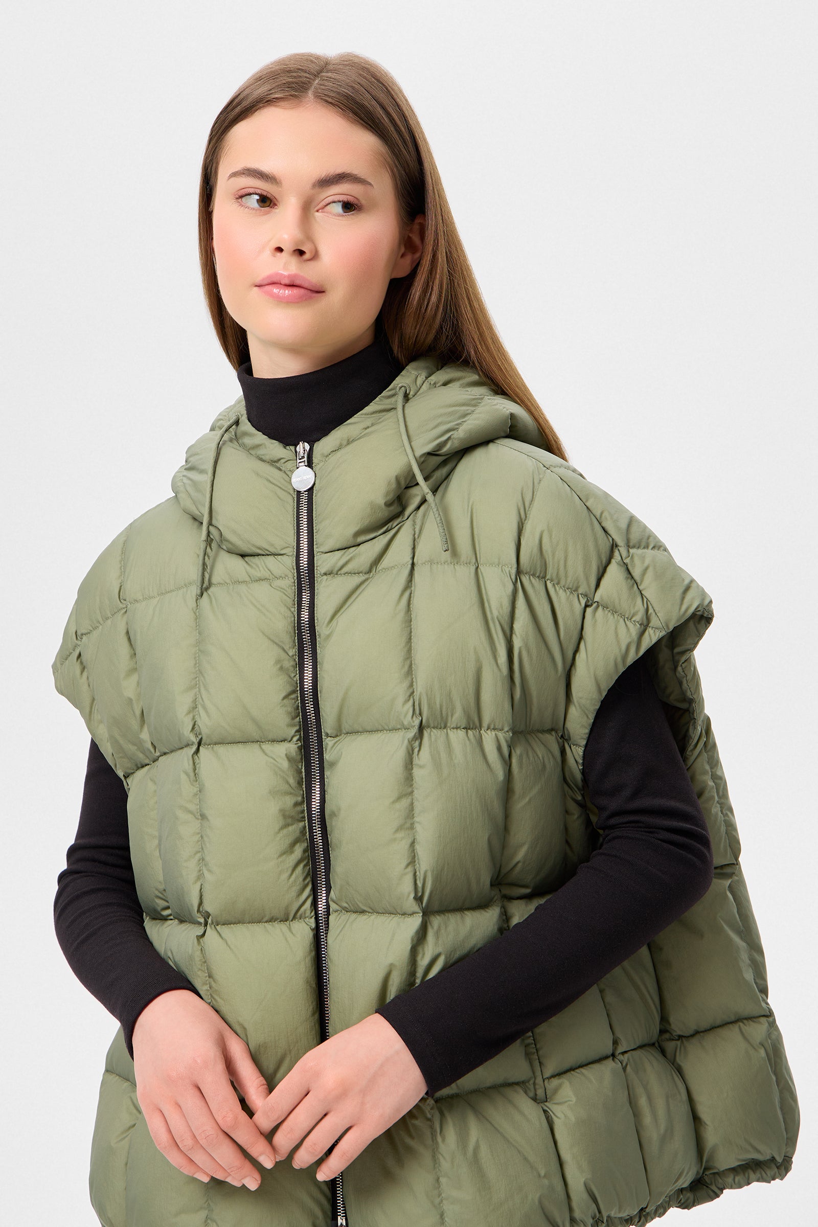 COZY ARCO VEST MICRO OLIVE GREEN