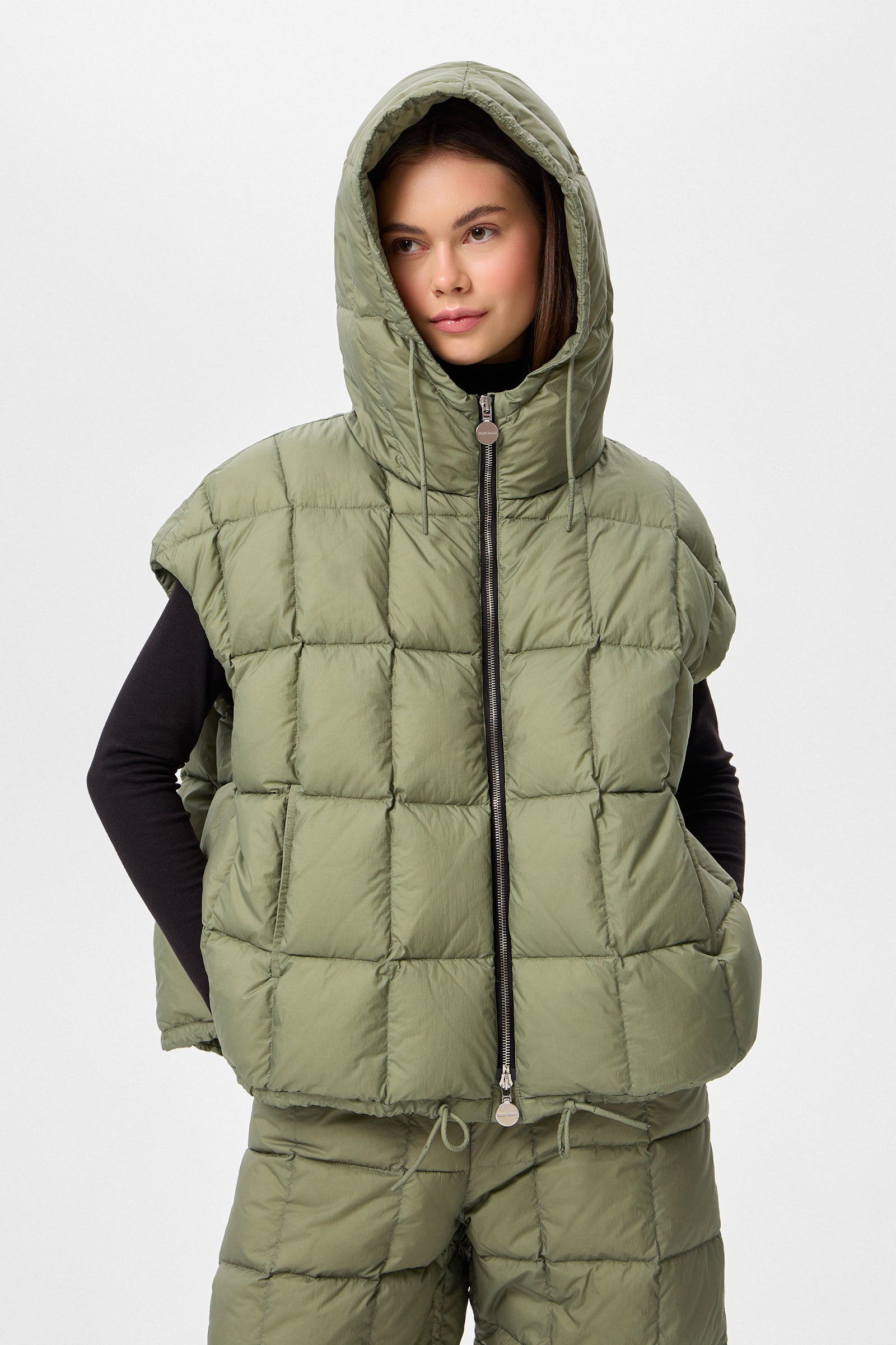 COZY ARCO VEST MICRO OLIVE GREEN