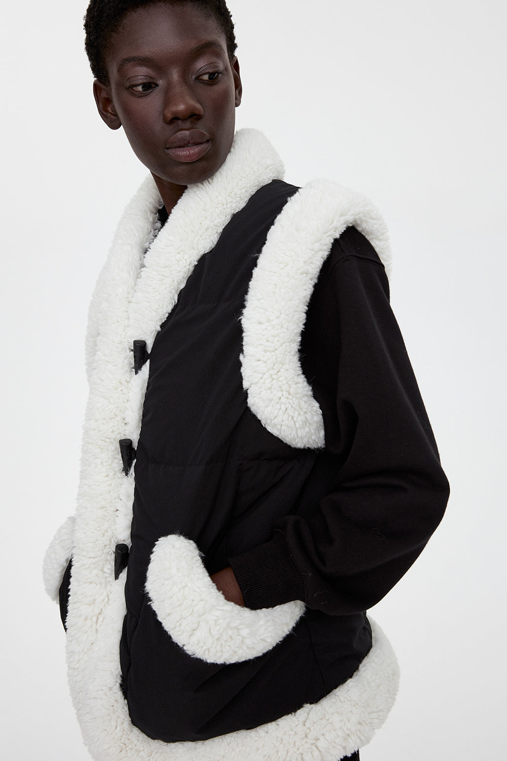 Keptar Vest Braille Black