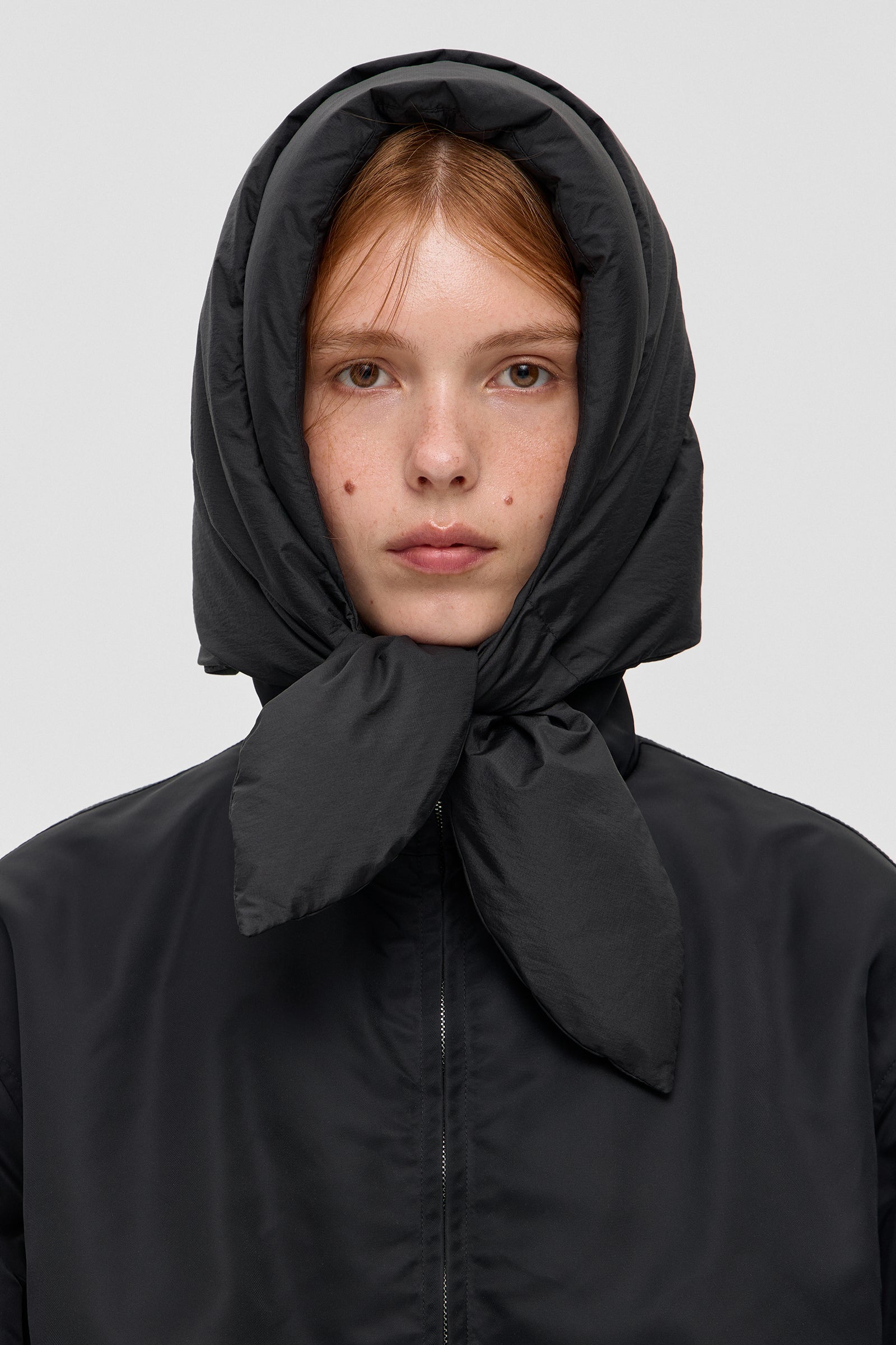 HUSTKA HOOD KISS BLACK